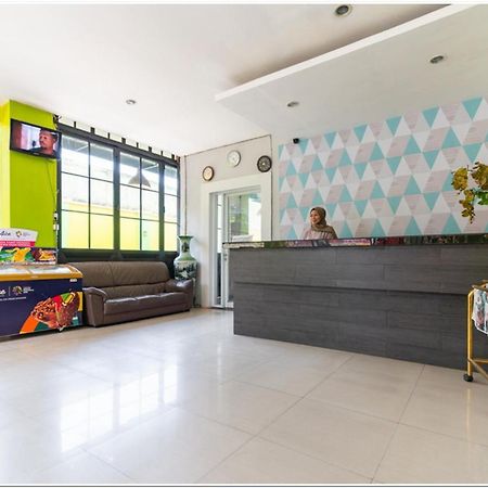 Reddoorz Plus @ Hertasning Area Makassar Exterior photo