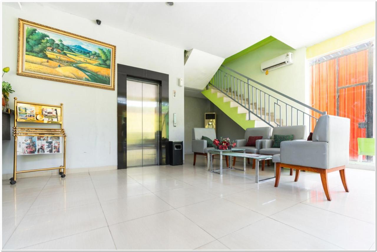 Reddoorz Plus @ Hertasning Area Makassar Exterior photo