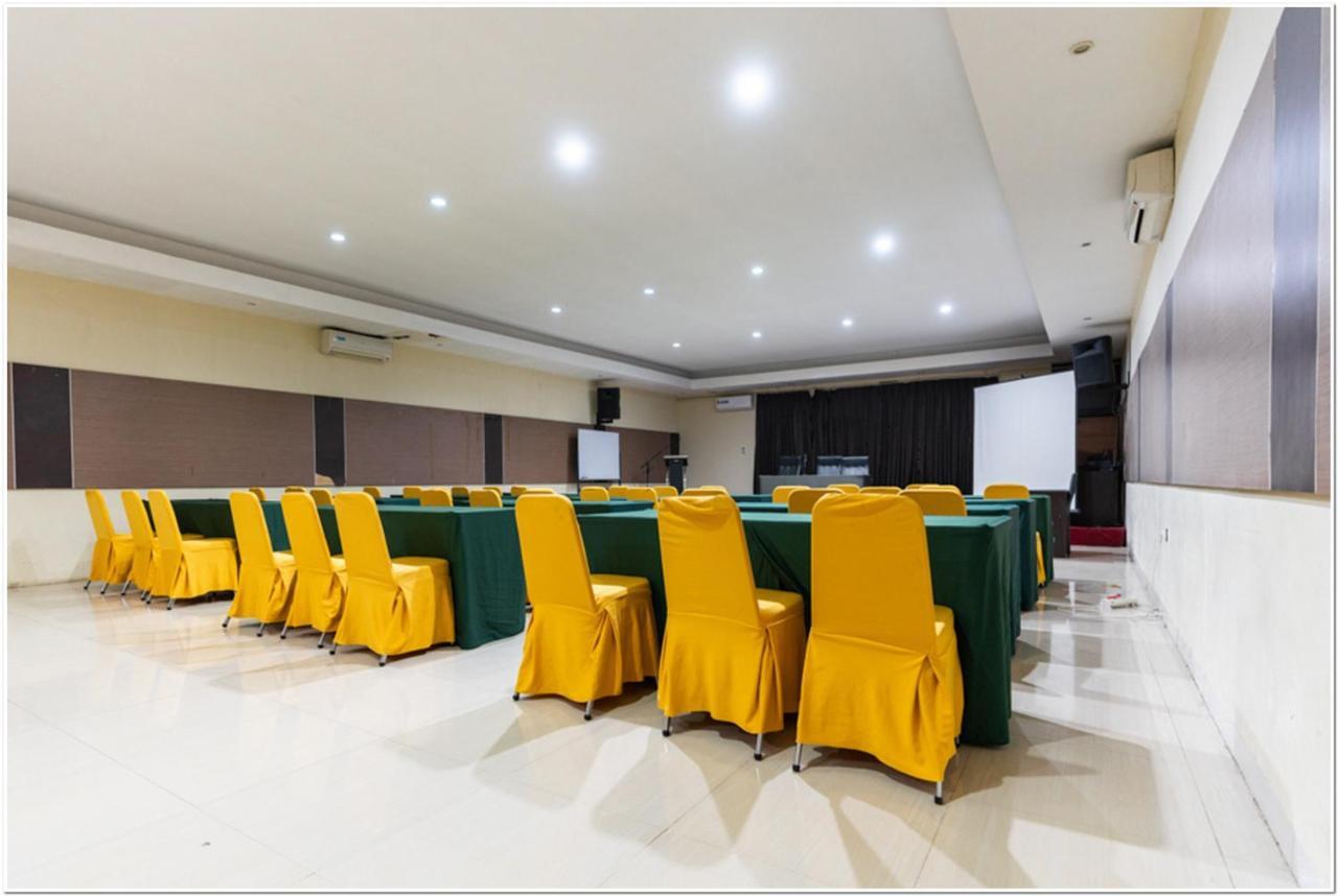 Reddoorz Plus @ Hertasning Area Makassar Exterior photo