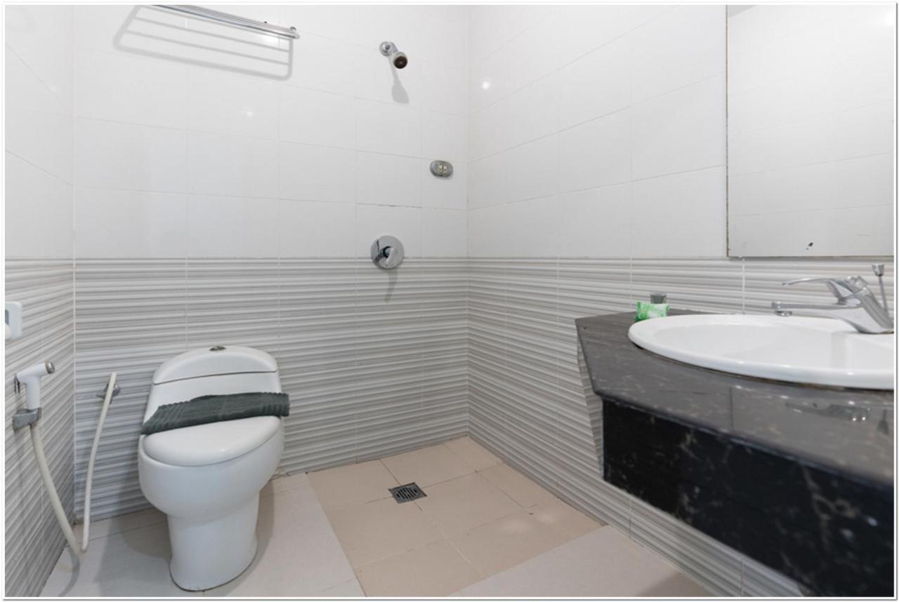 Reddoorz Plus @ Hertasning Area Makassar Exterior photo